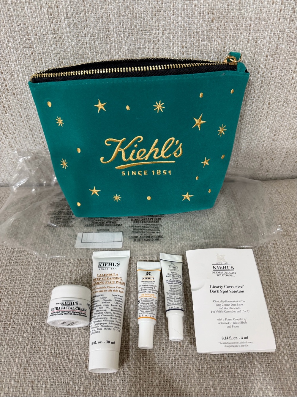 Kiehl’s 6pc Skincare Set with Embroidered Velvet Cosmetic Bag – New